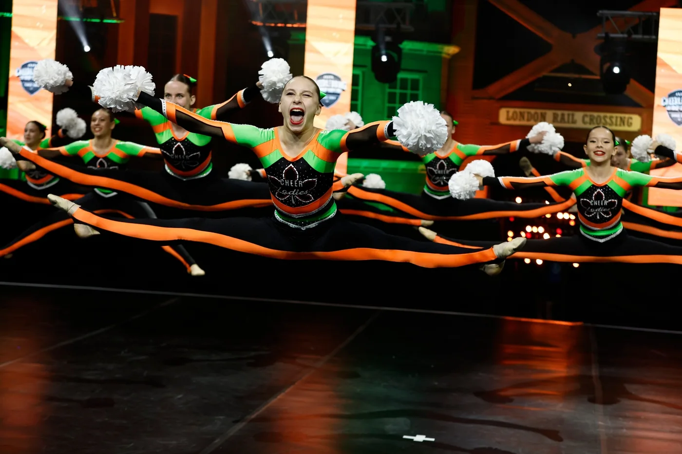 CheerLadies in a synchronized performance